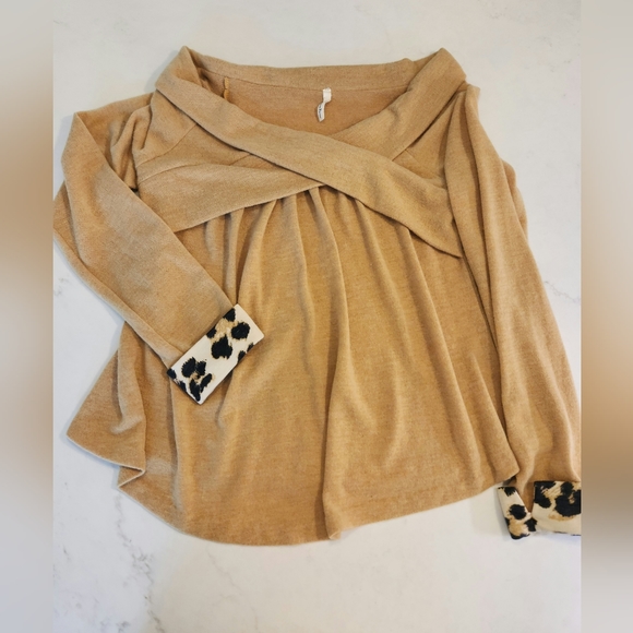 Cute off the shoulder sweater - Picture 3 of 4